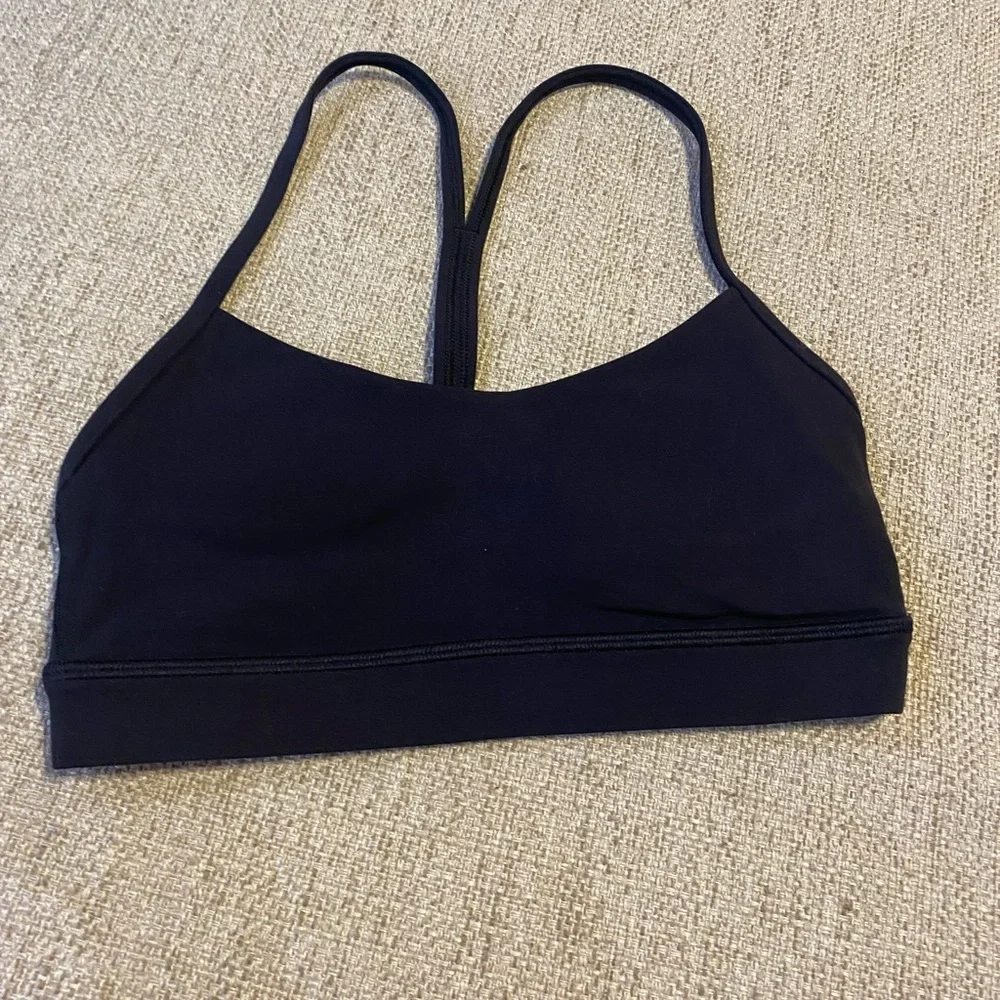 SOLD ON DEPOP Lululemon sports bra - Picture 1 of 3